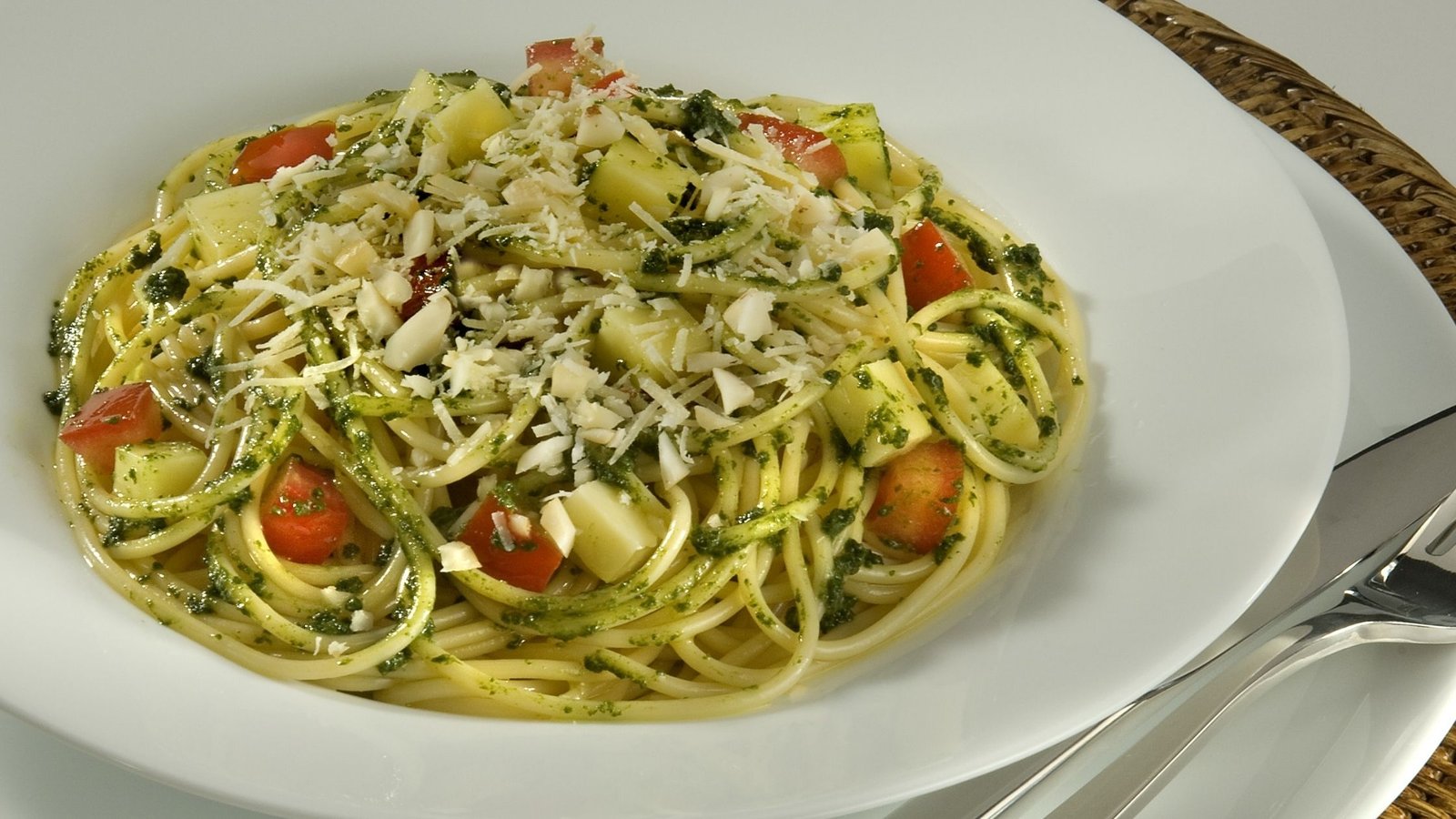 Prepare uma saborosa massa para aprimorar o cardápio da Semana – Receita de Espaguete ao Pesto de Ervas Finas