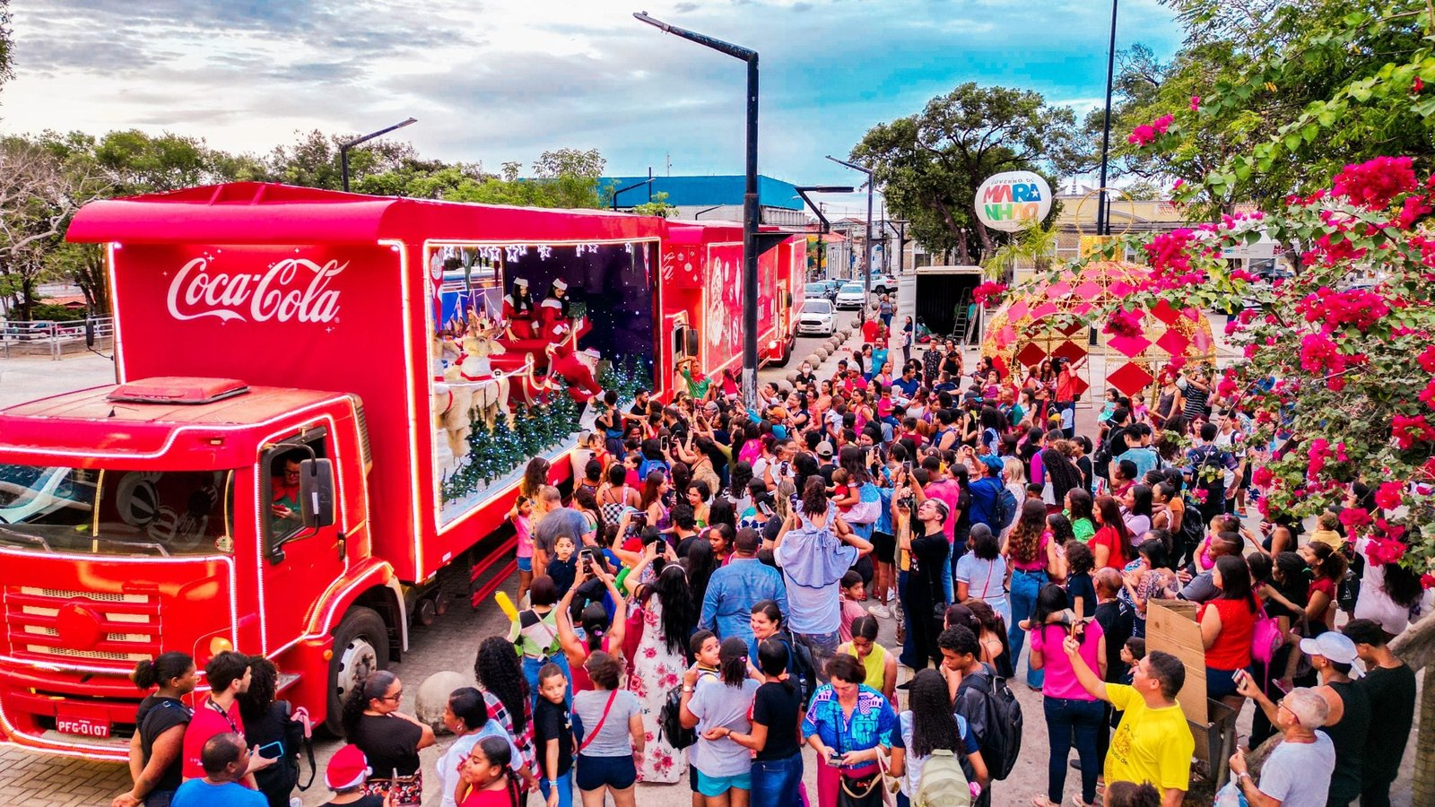 Mais de 20 cidades do Nordeste recebem as Caravanas de Natal da Coca-Cola; confira detalhes