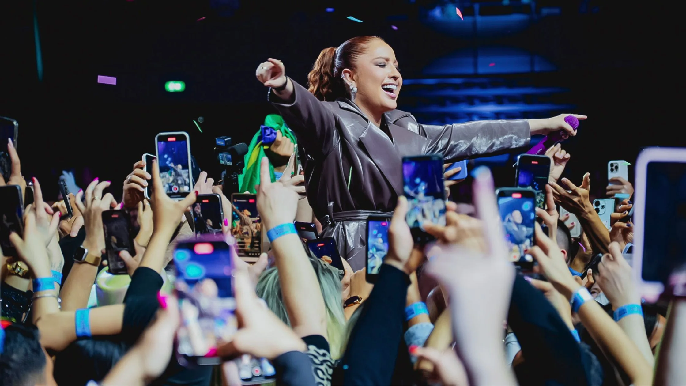 Mari Fernandez estreia na Europa com show ovacionado no FestyVybbe