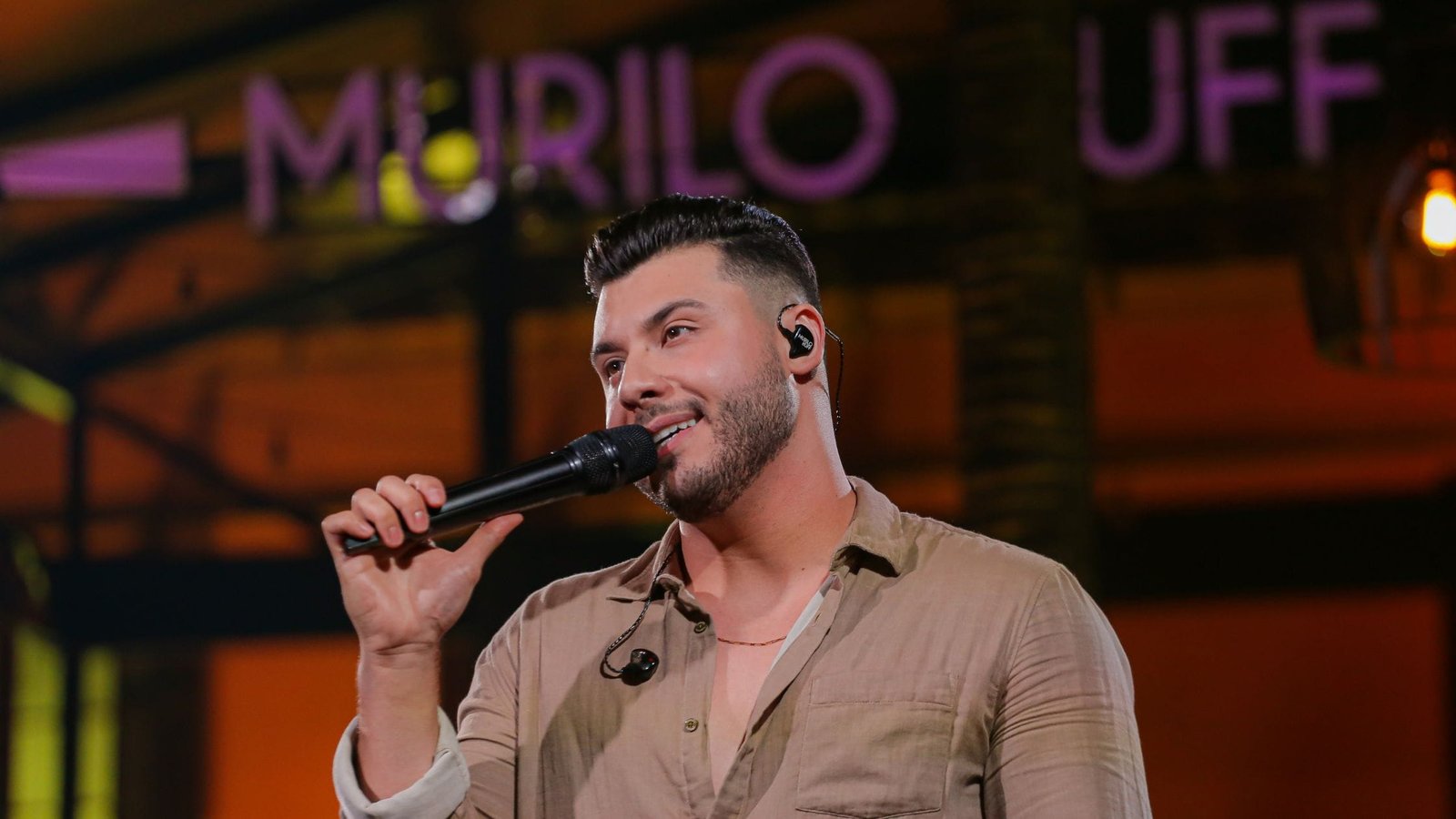 Murilo Huff presenteia fã cantora, com música e videoclipe pagos por ele
