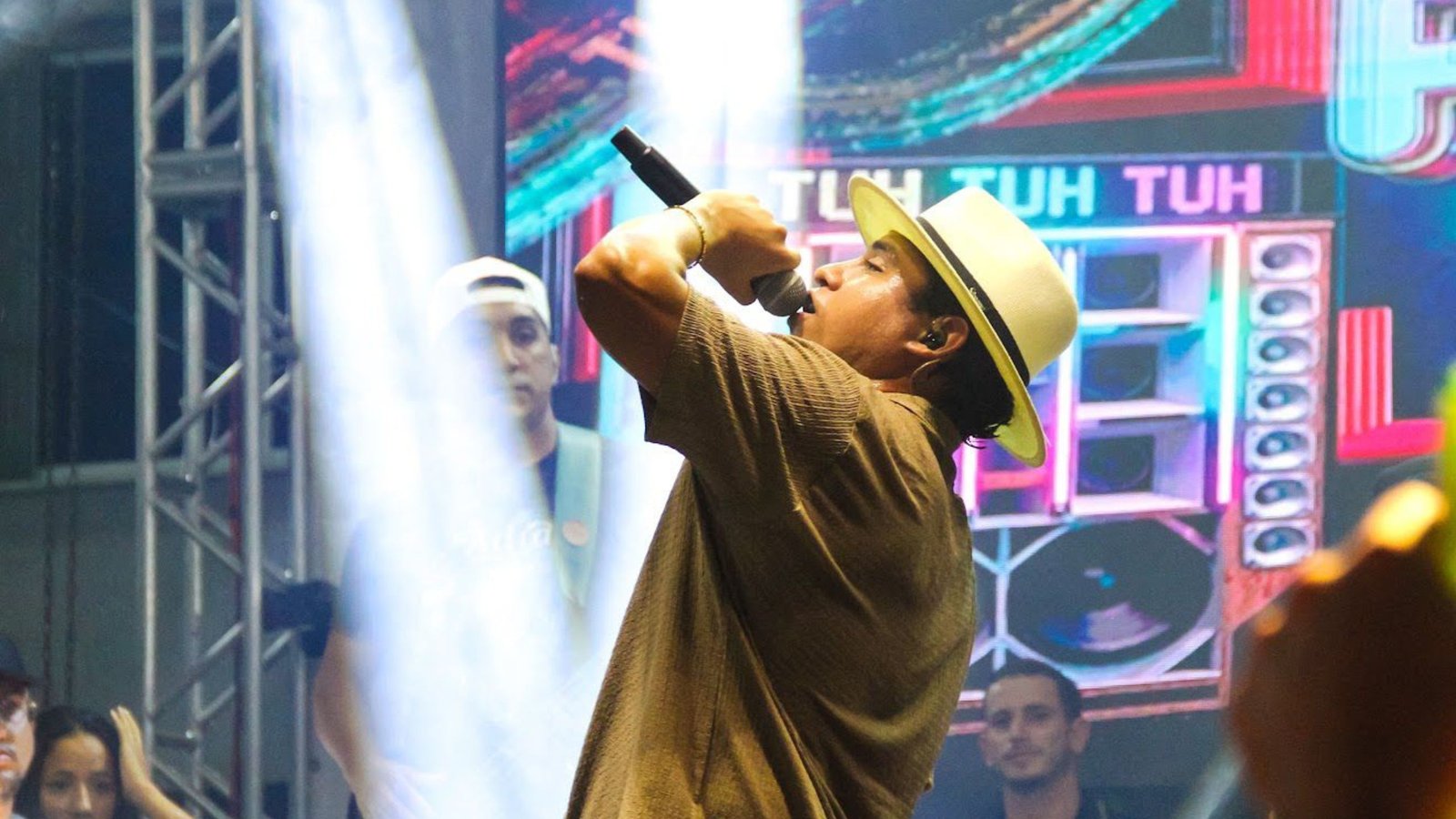 Filho do Piseiro leva Carnaval 2026 ao delírio: mais de 100 mil fãs em 5 cidades e 3.500 km de pura festa