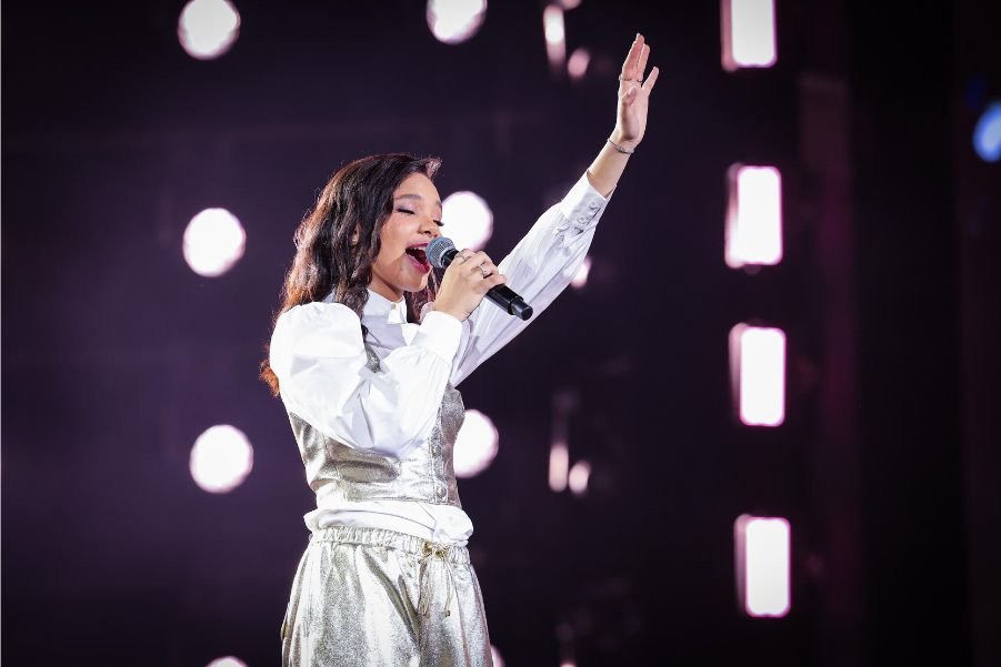 “Do anonimato ao topo: como Maria Marçal virou fenômeno no gospel brasileiro”