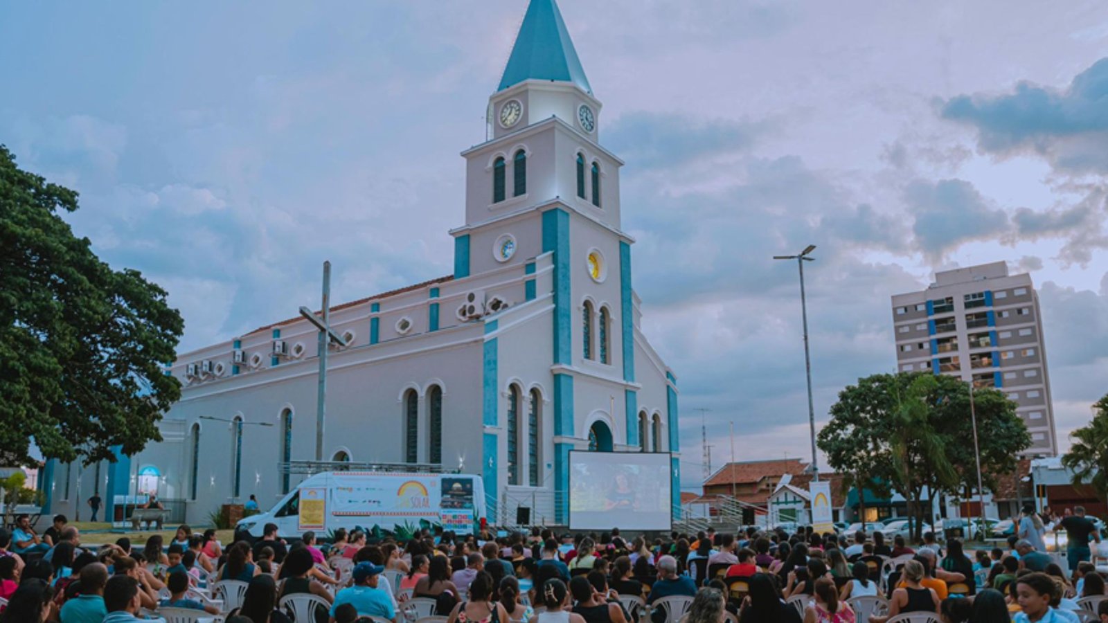 Sessão do Cinesolar em Pompéia (SP) atraiu cerca de 900 pessoas em 2025 e mereceu Menção Honrosa na Câmara dos Vereadores | Foto: acervo CineSolar