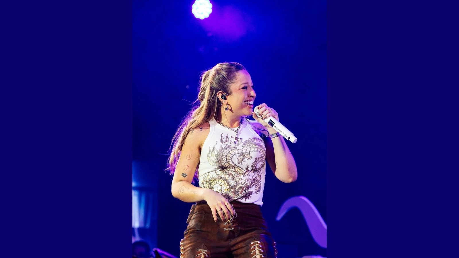 Mari Fernandez surpreende e lança clipes gravados no meio da multidão na Expocrato