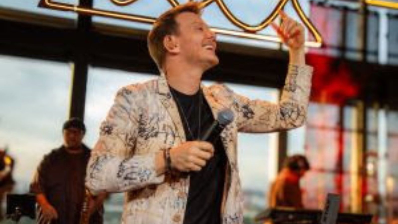 🎤 Michel Teló estreia novo álbum “Sertanejinho do Teló 2” em show especial em Barretos