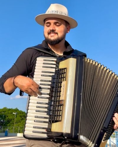 Sanfoneiro paraibano Artur di Sousa conquista espaço no Cariri cearense