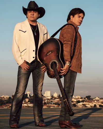 Fenômeno sertanejo: Chitãozinho & Xororó celebram 7º Grammy e arrastam multidões em navio temático!"