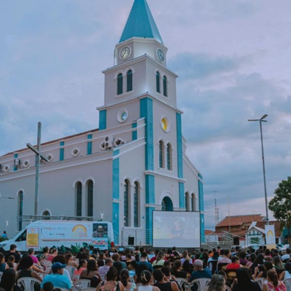 Sessão do Cinesolar em Pompéia (SP) atraiu cerca de 900 pessoas em 2025 e mereceu Menção Honrosa na Câmara dos Vereadores | Foto: acervo CineSolar